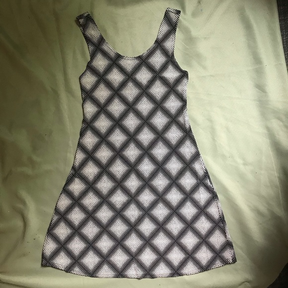 Retro Textured Stretchy Dress - Picture 2 of 5